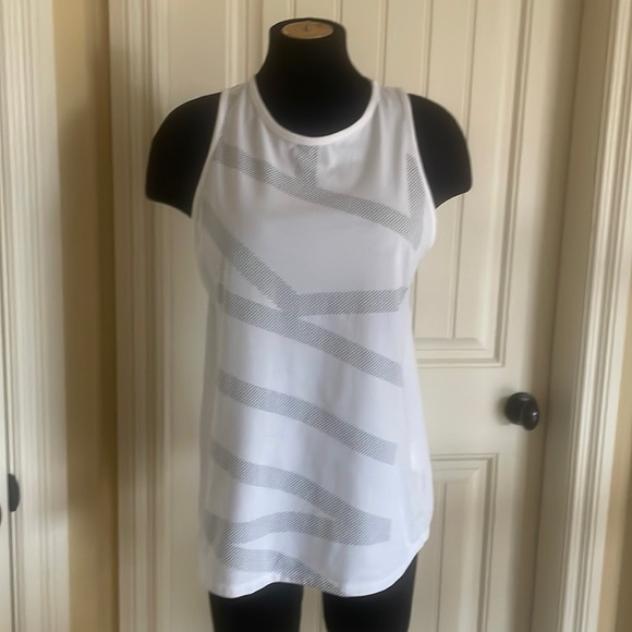 Nike tank top.  White size large. - Picture 5 of 5